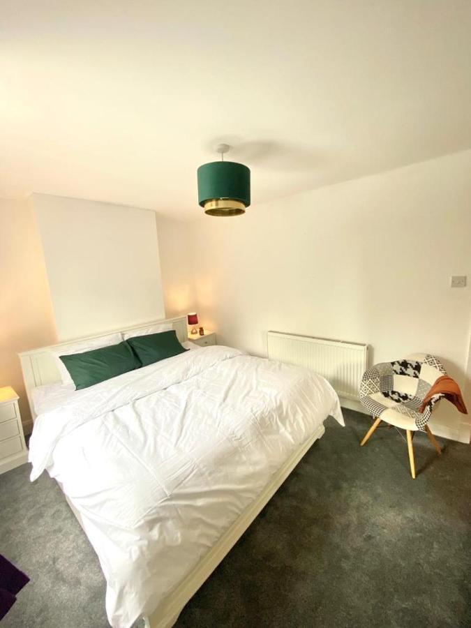 Medway Getaway - 3 Bed Home With Luxury Bathroom Chatham  Exterior photo